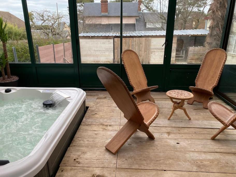 Maison Confortable Pour 10 Personnes Avec Jacuzzi Houlgate Eksteriør billede